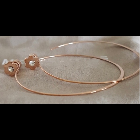 NWT MICHAEL KORS FULL BLOOM NECKLACE/HOOP EARRINGS - Picture 3 of 7